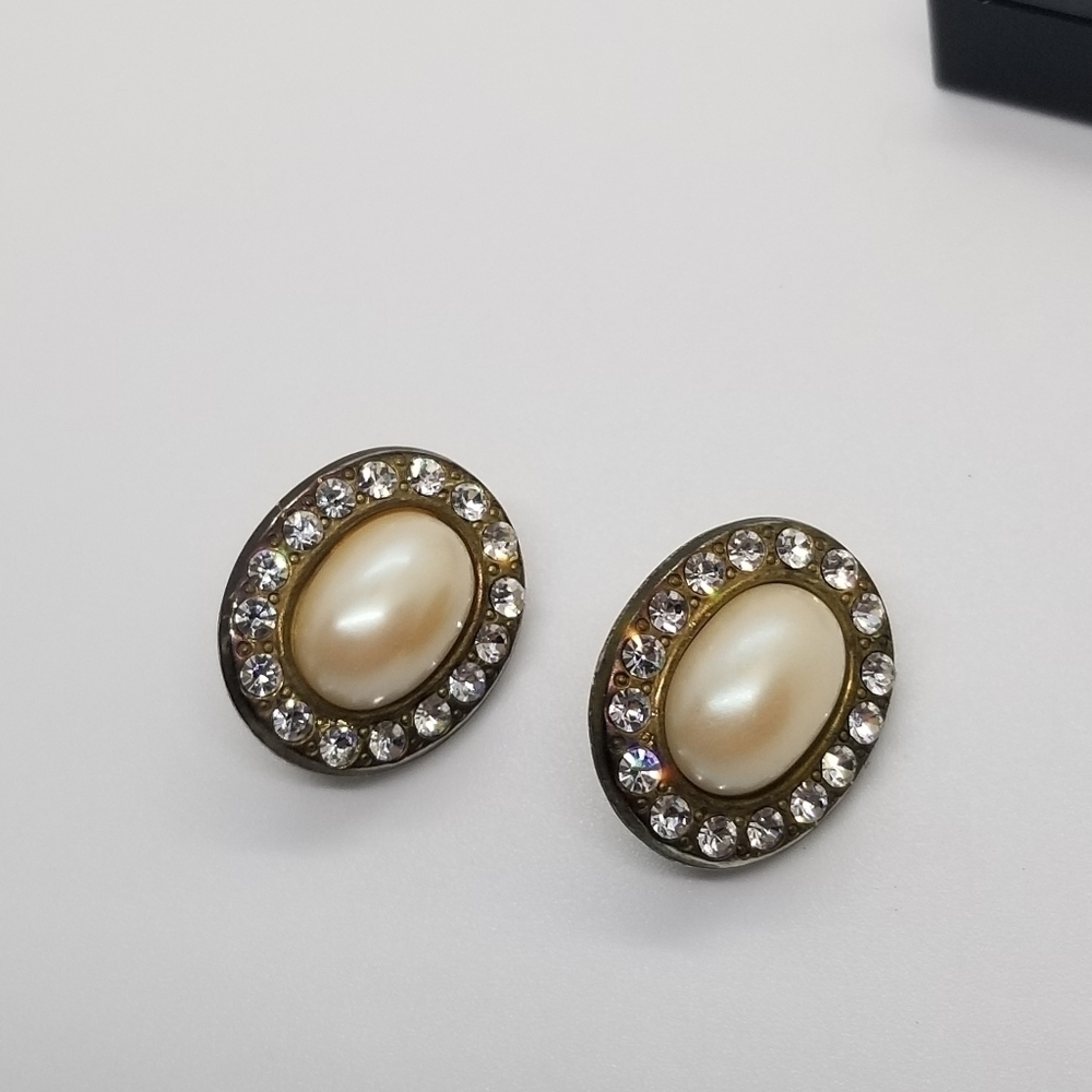oval faux pearl earrings with rhinestone border